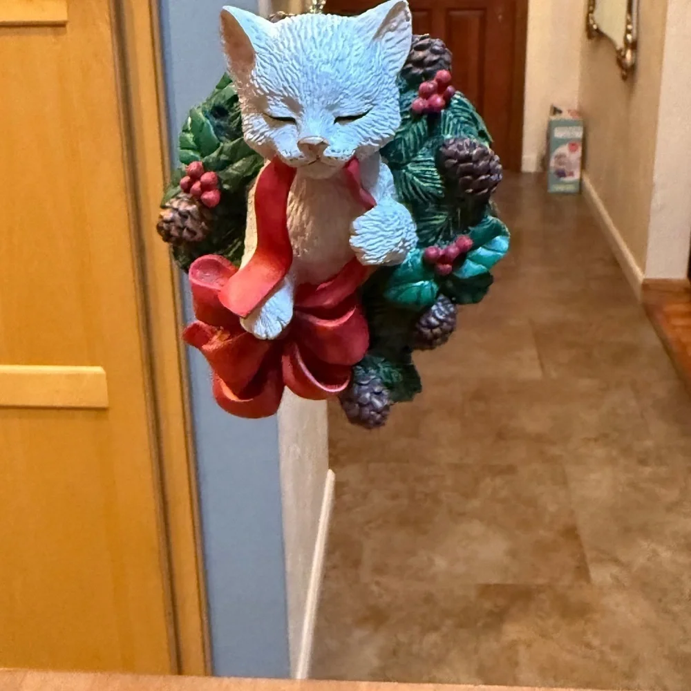 Lenox 1997 White Cat With Ribbon in his mouth Green and Gold Christmas Ornament